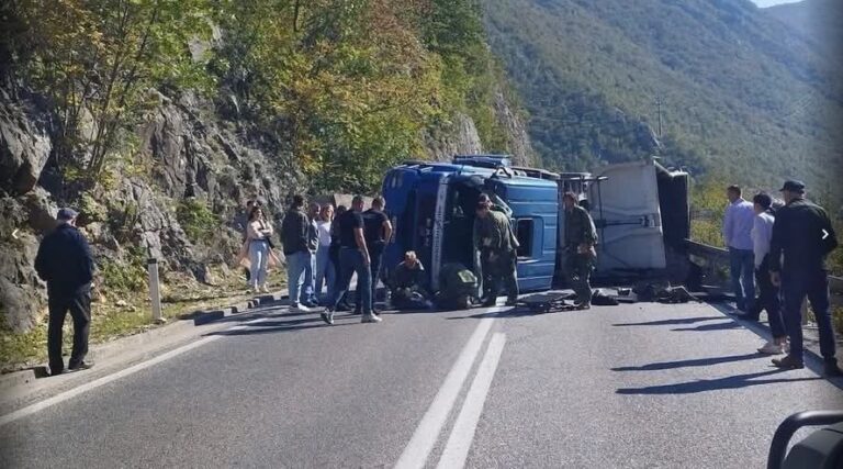 Izazvao saobraćajnu nesreću pa pobjegao: Vojnici EUFOR-a prvi pritekli u pomoć povrijeđenom vozaču
