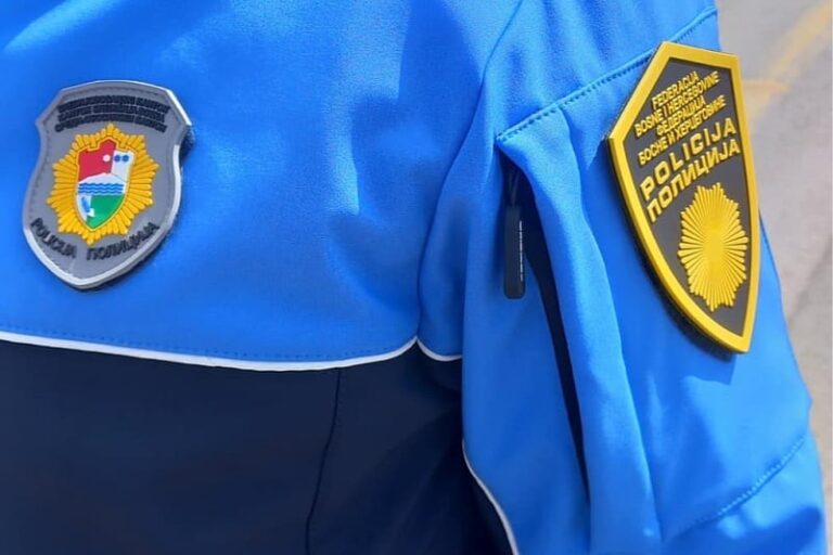 📍 Gornji Vakuf-Uskoplje: Pucnjava u porodičnoj kući, ranjene tri osobe, među njima i policajac