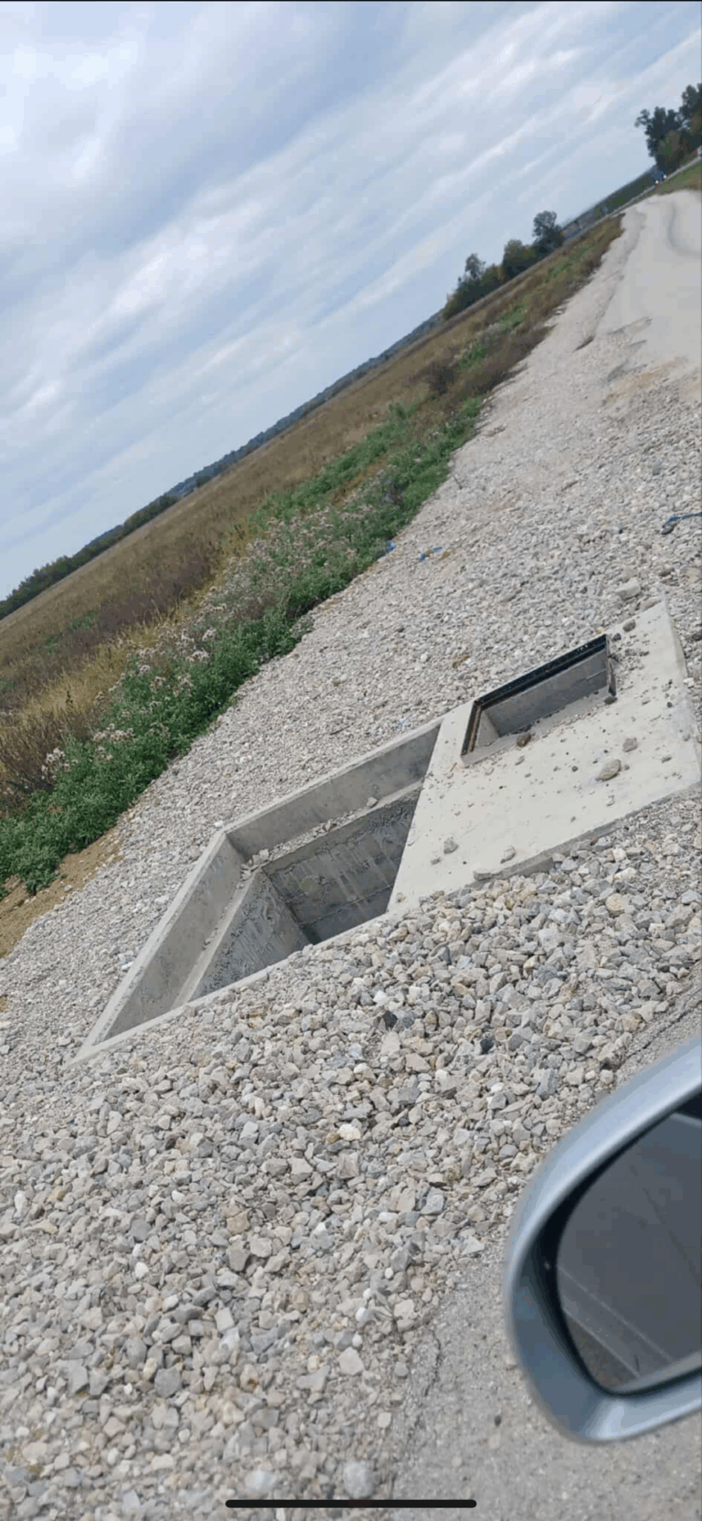 🛣️ Opasna rupa uz put Brod–Begovaca: građani upozoravaju na rizik pored obilaznice