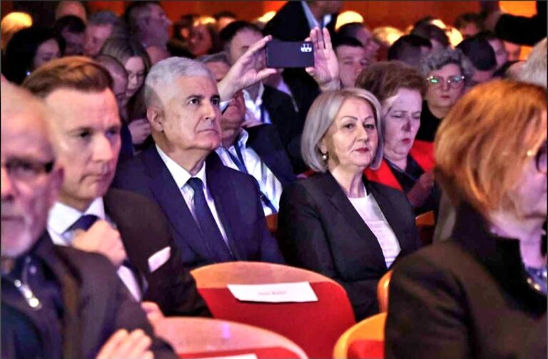 Demokratizaciju Hrvata u BiH