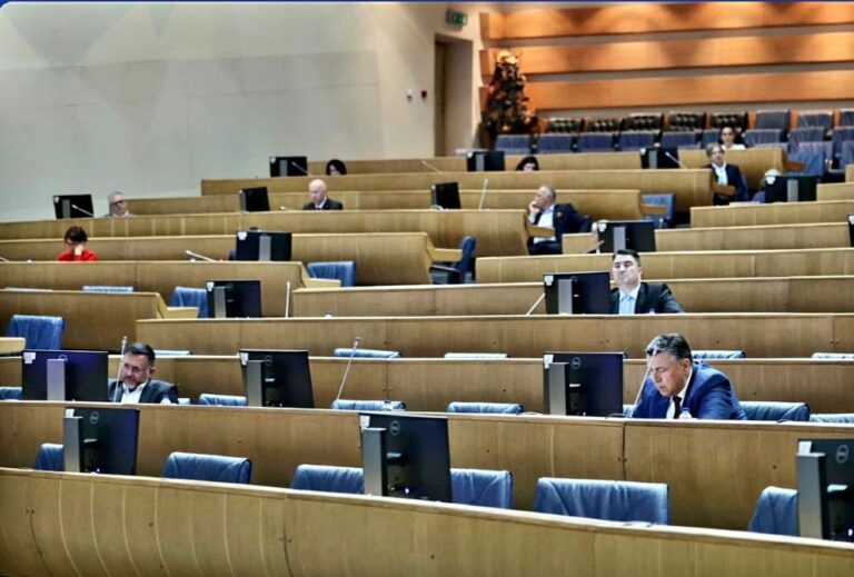 Prijedlog Trojki i opozicije